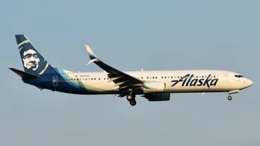 Encuentran la pieza que explotó del Alaska Airlines