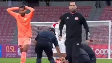 Futbolista francés cae desmayado en pleno partido (+vídeo)