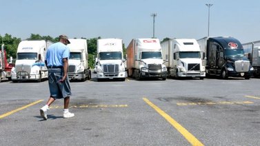Este es el salario por hora de un camionero en EEUU