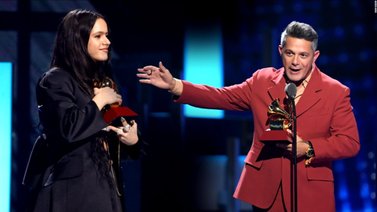 Rosalía se une a Alejandro Sanz para darle una sorpresa a un colega (+Video)