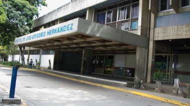 Tres vehículos se incendian cerca del hospital de Los Magallanes de Catia