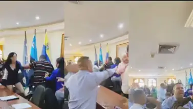 LO ÚLTIMO: Reportan fuerte golpiza en Concejo Municipal del Zulia (+VIDEO) LO ÚLTIMO: Reportan fuerte golpiza en Concejo Municipal del Zulia (+VIDEO)
