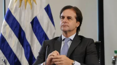 En moto y sin escoltas así captan al presidente de Uruguay (+Videos)