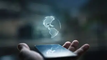 Mujer ataca a transeúnte por creerlo ser un holograma (+video) Mujer ataca a transeúnte por creerlo ser un holograma (+video)