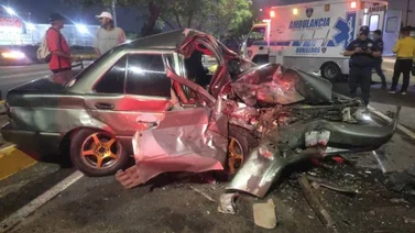 Aparatoso accidente de tránsito deja al menos dos muertos y tres heridos