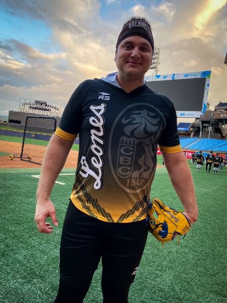 Balbino Fuenmayor le cumple un sueño a su papá al jugar con los Leones del Caracas