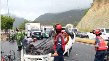 Aparatoso accidente deja un muerto en la Caracas-La Guaira (+FOTOS)