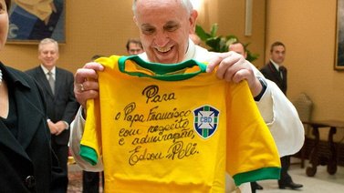 El Papa protagoniza emotivo homenaje a Pelé