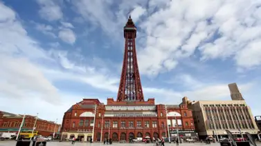 Incendio en la icónica Torre de Blackpool en Inglaterra Incendio en la icónica Torre de Blackpool en Inglaterra