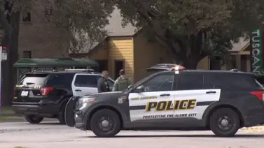 Hombre se atrinchera en apartamento tras amenazar con un rifle a su pareja Hombre se atrinchera en apartamento tras amenazar con un rifle a su pareja