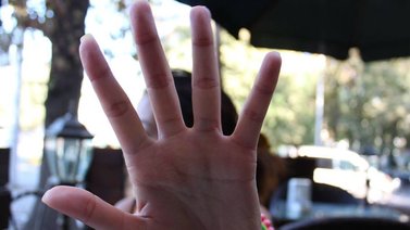 Mujer encierra a su agresor tras ser acosada sexualmente (+Video)