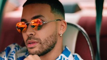 Prince Royce lo muestra todo para desearle una feliz Navidad a sus seguidores (+Fotos)