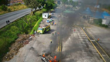 Hombre murió carbonizado tras volcamiento de vehículo este #25Dic