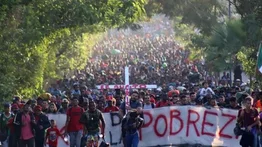 Caravana de más de 10.000 migrantes sale rumbo a EEUU