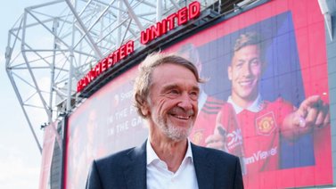 El Manchester United vende una parte del club a este empresario