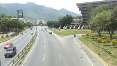 ¡Tome previsiones! Cierran canal de la autopista Gran Cacique Guaicaipuro este #16Nov ¡Tome previsiones! Cierran canal de la autopista Gran Cacique Guaicaipuro este #16Nov