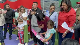 Delcy Rodríguez entrega juguetes a niños de la parroquia Caricuao