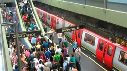 ATENTOS | Así hurtan durante la "hora pico" en el Metro de Caracas (+Video)