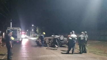 Reportan múltiples víctimas tras volcamiento de un vehículo