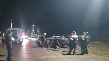 Reportan múltiples víctimas tras volcamiento de un vehículo