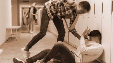 Arrestan a estudiantes por golpear brutalmente a un compañero (+VIDEO)