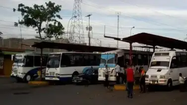 Residentes de los Valles del Tuy reclaman por el aumento del pasaje Residentes de los Valles del Tuy reclaman por el aumento del pasaje