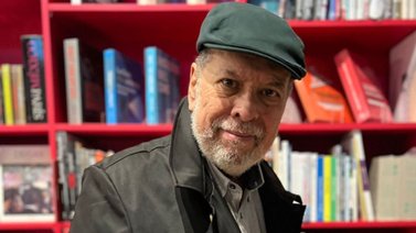 Ibsen Martínez golpeó a su exesposa frente al hijo de ambos