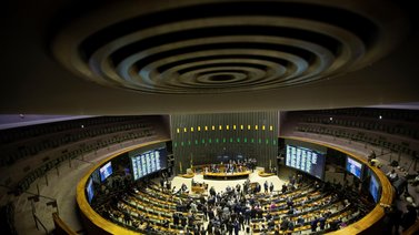 Aprueban reforma tributaria tras histórica discusión en Brasil