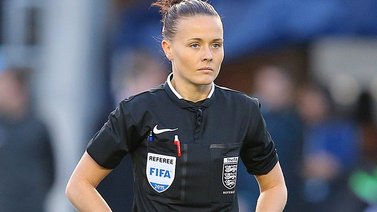 ¡Sépalo! Esta mujer arbitrará un partido en la Premier League