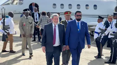 Presidente de Guyana llega a San Vicente y las Granadinas para verse con Maduro Presidente de Guyana llega a San Vicente y las Granadinas para verse con Maduro
