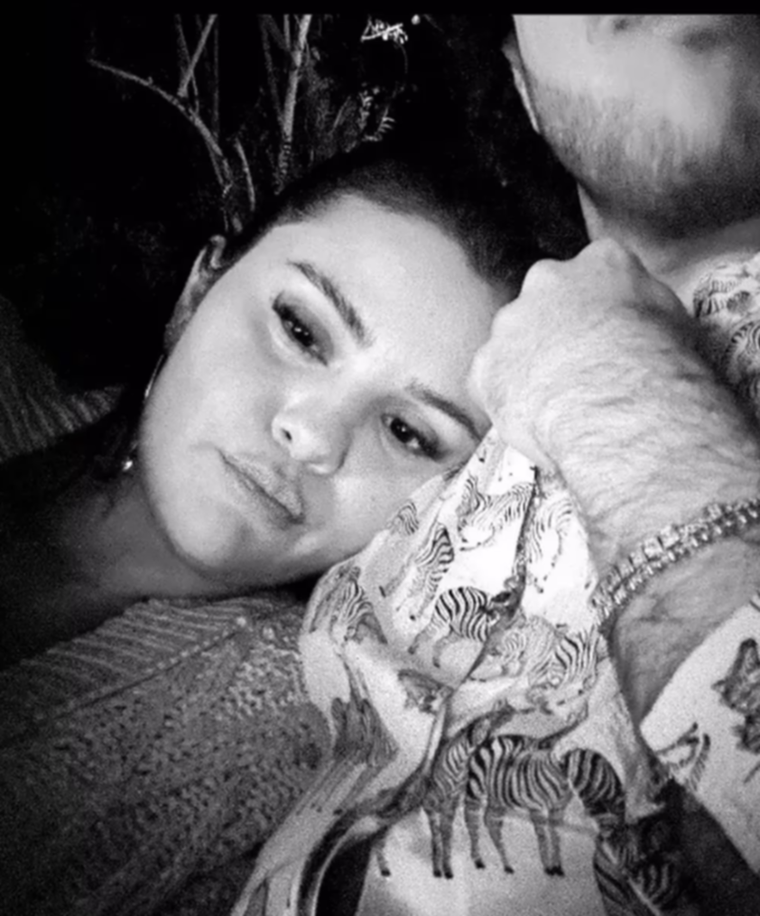 Selena Gómez muestra que su corazón tiene dueño, image size:842x1015