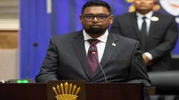Presidente de Guyana confirma reunión con Maduro