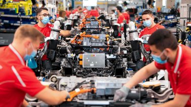 Las siguientes industrias de EEUU optan por trabajadores sin título