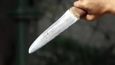 Mujer apuñala varias veces a un hombre en vía pública (Imágenes sensibles) Mujer apuñala varias veces a un hombre en vía pública (Imágenes sensibles)