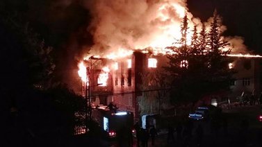 Incendio en una residencia universitaria deja 14 estudiantes muertos