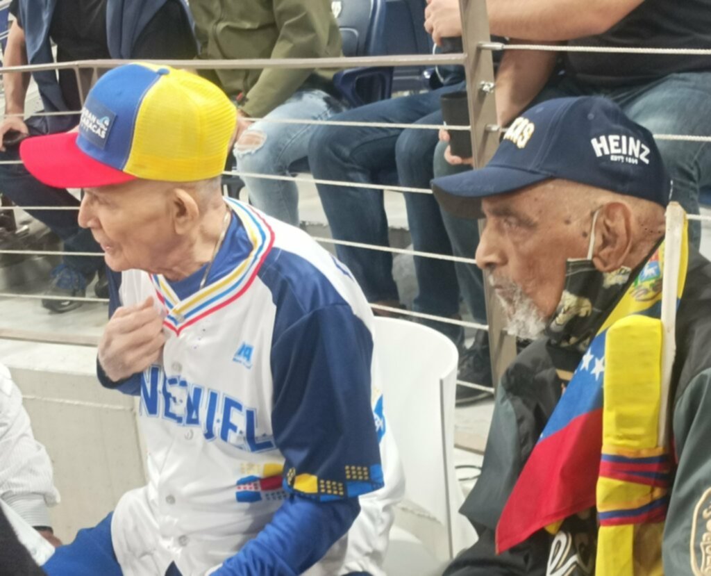 "Vitico" Davalillo y Jesús Lezama se reencontraron en la Serie del Caribe "Vitico" Davalillo y Jesús Lezama se reencontraron en la Serie del Caribe