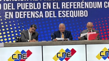 Jorge Rodíguez recibió certificado con resultados del referendo consultivo