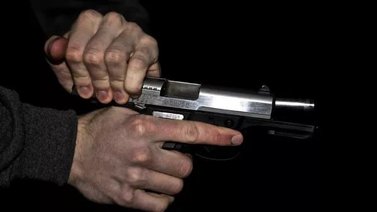 Ladrones asesinan a un hombre y disparan contra su familia