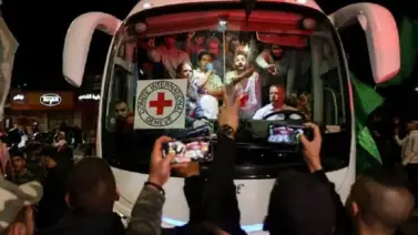 Israel libera a presos palestinos tras entrega de rehenes Israel libera a presos palestinos tras entrega de rehenes