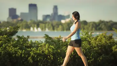 Caminar ayuda a liberar el estrés y la rutina Caminar ayuda a liberar el estrés y la rutina