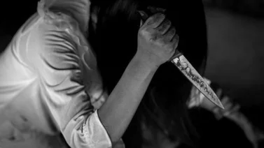 Mujer celosa apuñala a su novio en el ojo