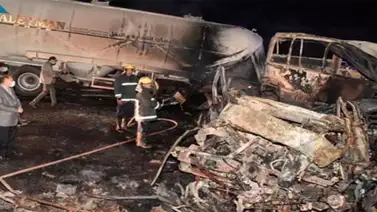 Choque de camión con un autobús deja 14 muertos (+Detalles) Choque de camión con un autobús deja 14 muertos (+Detalles)