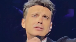 Luis Miguel sufre aparatosa caída (+Video)