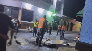 Triple choque de motos deja dos muertos calcinados