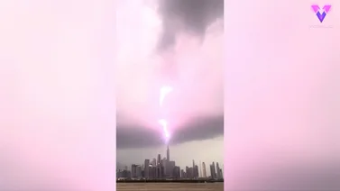 Fotógrafo a punto de sufrir una catástrofe durante una tormenta de rayos