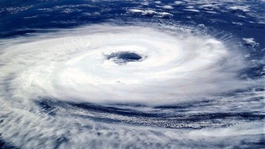 Jamaica toma medidas ante amenaza de un ciclón tropical