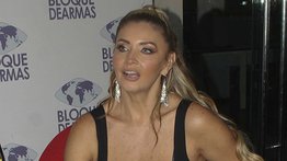 La cantante Liz recibe “la roca” y pone fecha a su boda