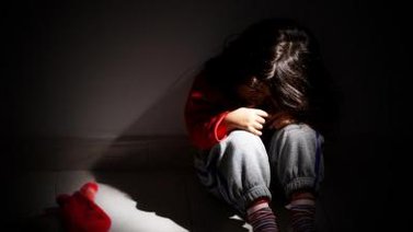 Mujer es separada de sus hijos por tenerlos en condiciones insalubres
