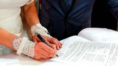 ¡IMPORTANTE! ¿Eres casado y vas a emigrar? Esto debes hacer con tu acta de matrimonio