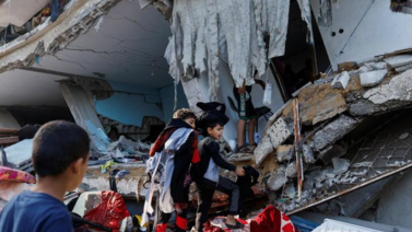 Elevan a más de 10.800 los muertos por bombardeos en Gaza